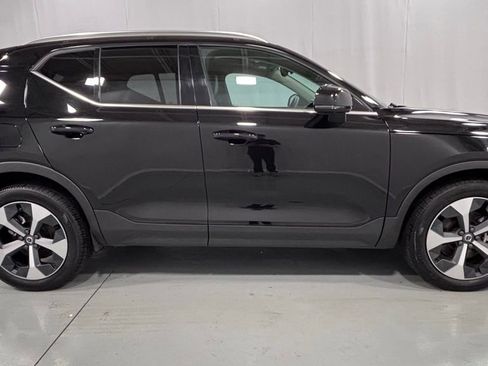 Certified 2025 Volvo XC40 B5 Plus AWD/4WD image 5