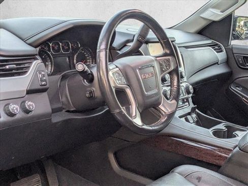 Used 2020 GMC Yukon XL SLT AWD/4WD image 2
