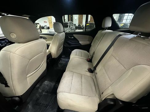 Used 2023 Chevrolet Traverse LS image 20