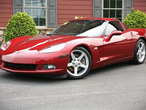 Used 2006 Chevrolet Corvette Coupe w/ Preferred Equipment Group RWD image 1