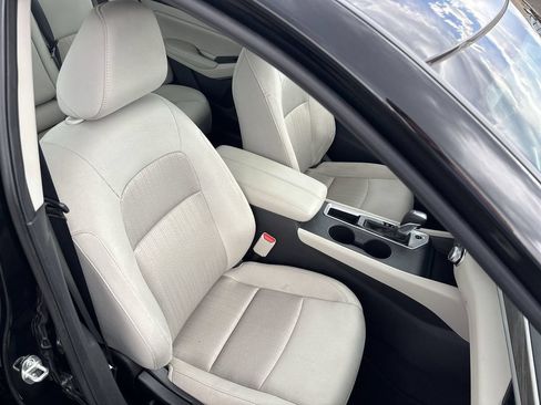 Used 2025 Nissan Altima 2.5 SV FWD image 31