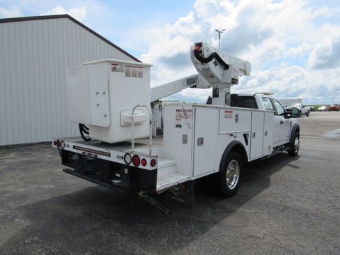 Used 2017 Ford F550 2WD Crew Cab Super Duty image 3