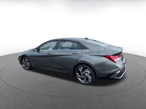 Used 2025 Hyundai Elantra SEL image 10