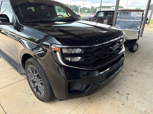 Used 2026 Ford Expedition Platinum w/ Stealth Appearance Package AWD/4WD image 8