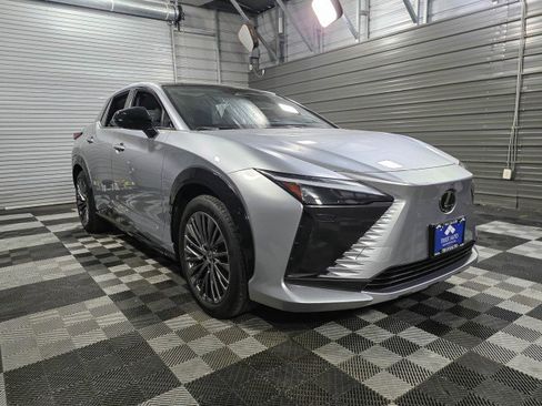 Used 2023 Lexus RZ 450e Premium w/ Accessory Package (2T) AWD/4WD image 4