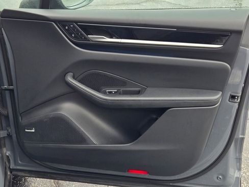 Certified 2025 Porsche Macan Electric image 36