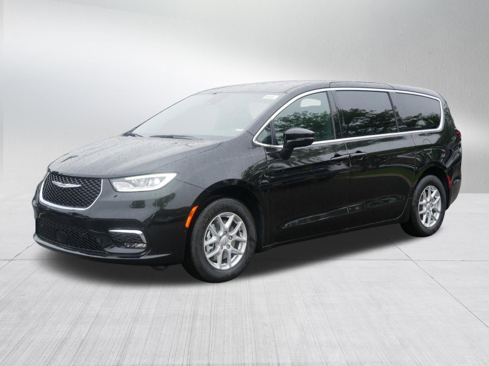 New 2026 Chrysler Pacifica Select FWD image 3