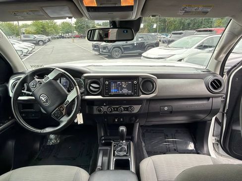 Certified 2019 Toyota Tacoma SR5 AWD/4WD image 15