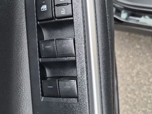 Used 2023 Toyota Highlander XLE AWD/4WD image 25