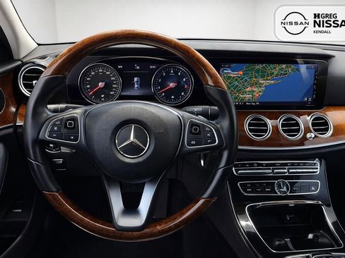 Used 2018 Mercedes-Benz E 300 4MATIC w/ Premium 2 Package (Q02) image 8