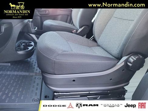 Used 2024 RAM ProMaster 2500 w/ Convenience Group FWD image 17