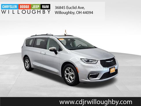 Certified 2023 Chrysler Pacifica Limited FWD image 3