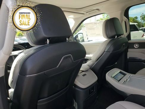 New 2025 Lincoln Navigator Reserve image 20