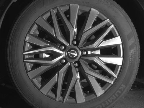 Used 2025 Nissan Altima 2.5 SV FWD image 12