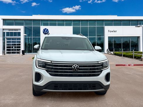 New 2026 Volkswagen Atlas SE FWD image 2