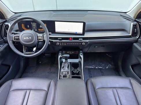 Used 2024 Kia Sorento S w/ Panoramic Sunroof Package FWD image 12