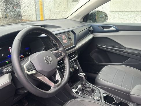 Used 2024 Volkswagen Taos SE AWD/4WD image 9