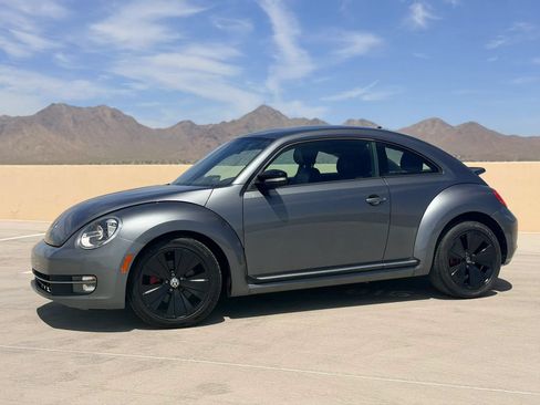 Used 2012 Volkswagen Beetle 2.0T FWD image 2