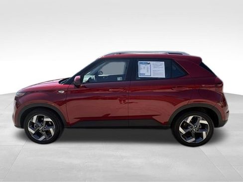 Used 2025 Hyundai Venue SEL FWD image 4