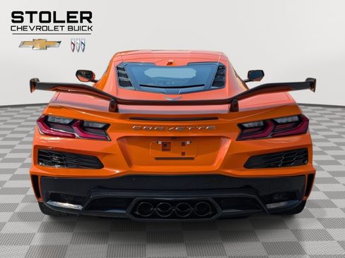 Used 2023 Chevrolet Corvette Z06 w/ Z07 Performance Package RWD image 4