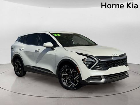 Used 2023 Kia Sportage LX FWD image 2