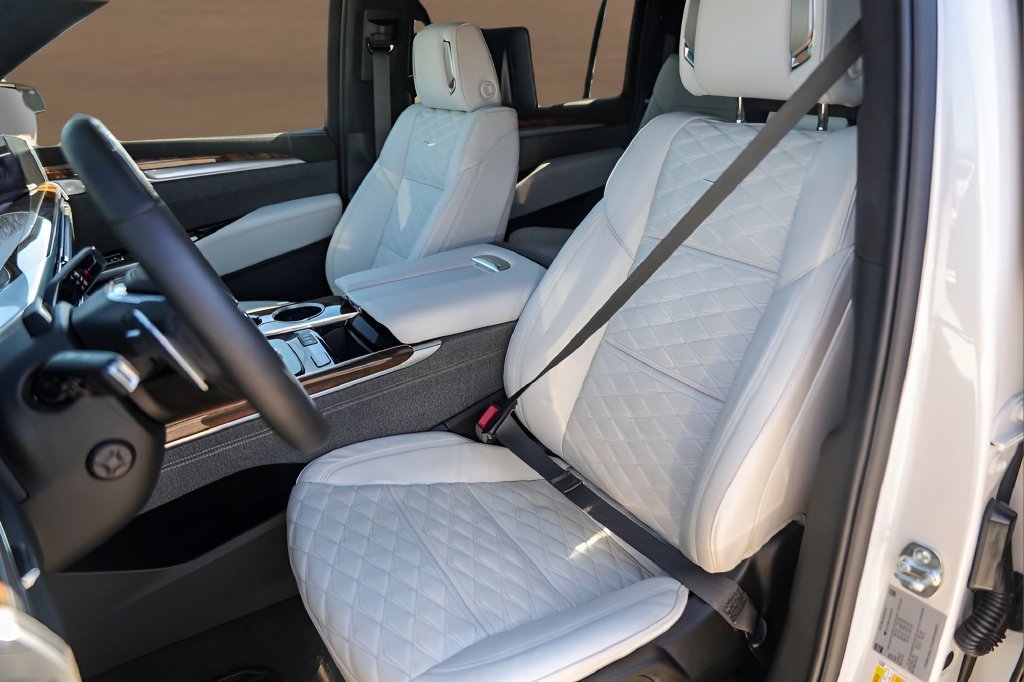 Used 2025 Cadillac Escalade ESV Sport Platinum AWD/4WD image 7