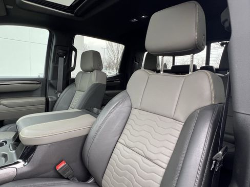 Used 2025 Chevrolet Silverado 1500 ZR2 w/ Technology Package image 16