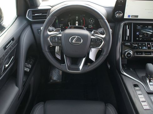 Used 2025 Lexus LX 700h Luxury image 5