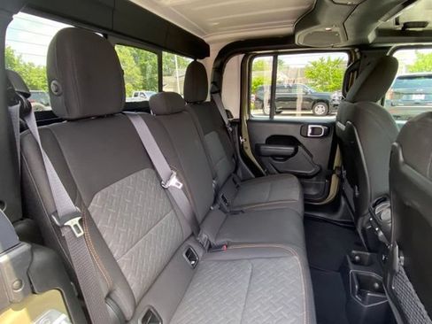 Used 2026 Jeep Gladiator Mojave AWD/4WD image 23