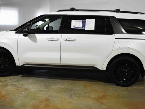 Used 2025 Kia Carnival SX Prestige image 6