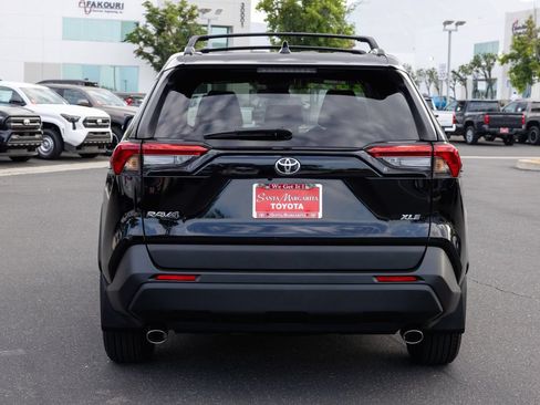Certified 2021 Toyota RAV4 XLE FWD image 6