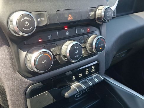 Used 2023 RAM 1500 Big Horn AWD/4WD image 33