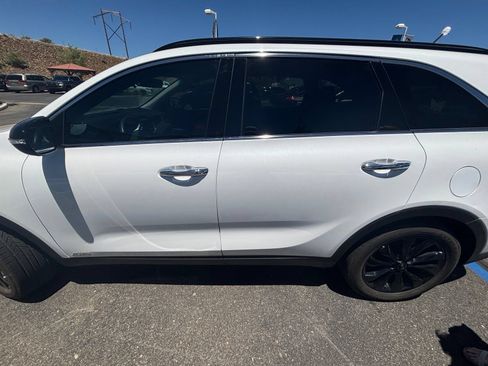 Used 2019 Kia Sorento AWD V6 image 3