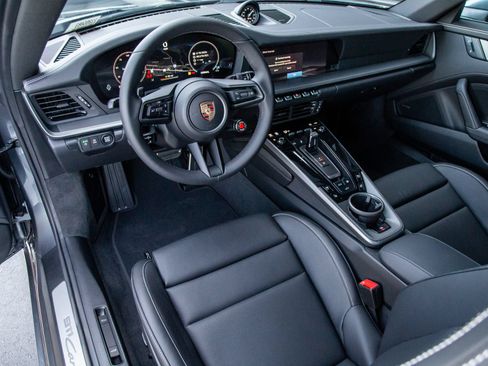 Used 2026 Porsche 911 Carrera RWD image 4