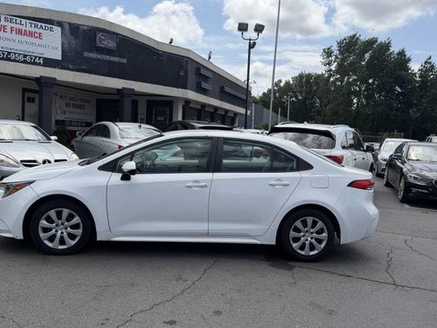 Used 2021 Toyota Corolla LE FWD image 12