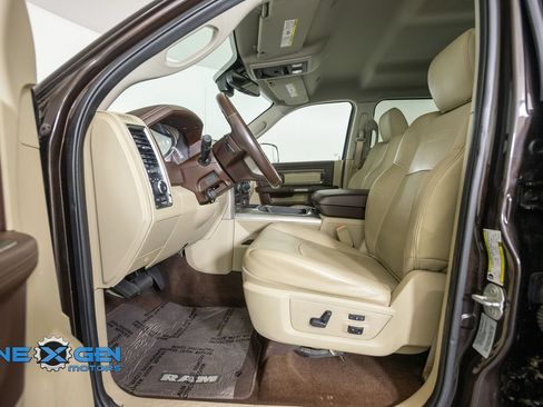 Used 2017 RAM 2500 Laramie w/ Convenience Group AWD/4WD image 11