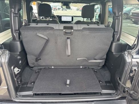 Used 2025 Jeep Wrangler Sport image 28