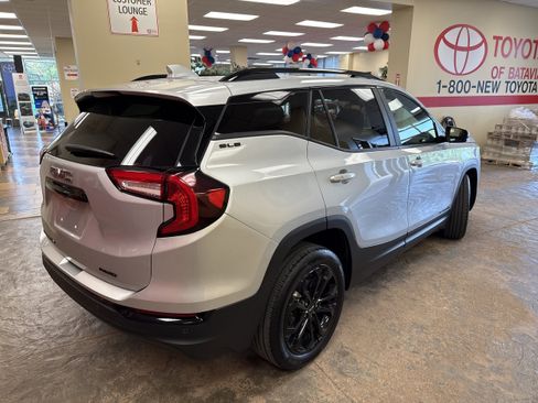 Used 2022 GMC Terrain SLE w/ Driver Convenience Package AWD/4WD image 30