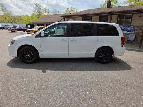 Used 2020 Dodge Grand Caravan GT FWD image 3