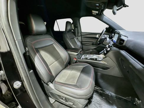 Used 2024 Ford Explorer ST-Line w/ Class IV Trailer Tow Package RWD image 26