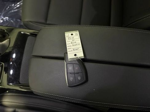 Certified 2025 Buick Envision Preferred AWD/4WD image 23