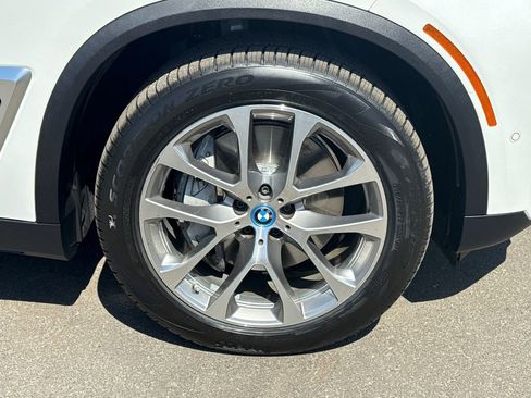 Certified 2024 BMW X5 xDrive50e w/ Premium Package AWD/4WD image 7