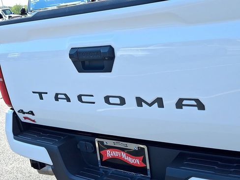 Used 2025 Toyota Tacoma TRD Off-Road AWD/4WD image 31