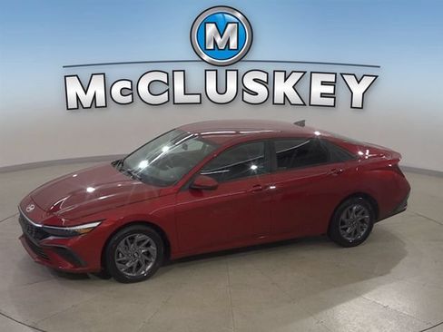 Used 2024 Hyundai Elantra SEL FWD image 1