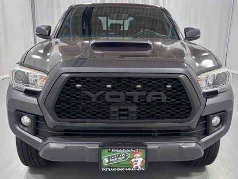 Used 2016 Toyota Tacoma TRD Sport AWD/4WD image 2