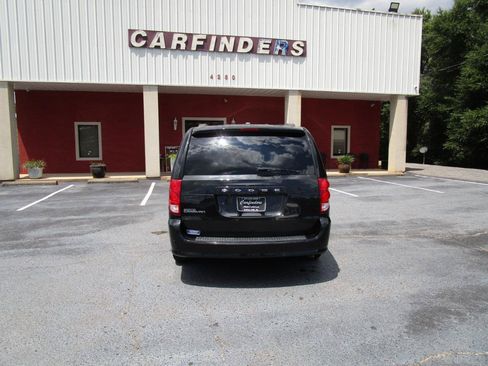 Used 2018 Dodge Grand Caravan SXT w/ Blacktop Package FWD image 3