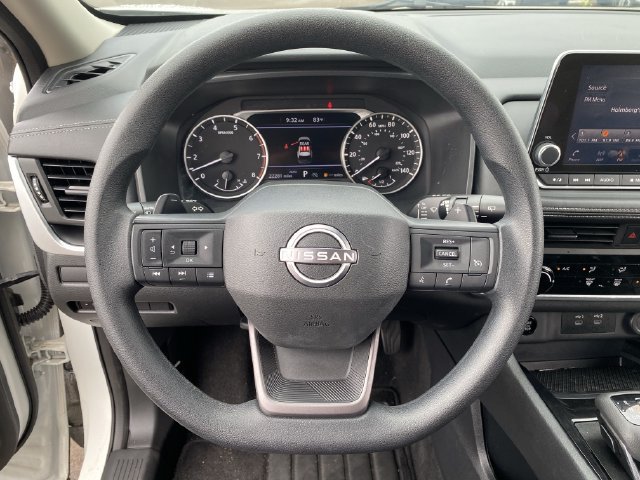 Used 2025 Nissan Rogue S AWD/4WD image 26