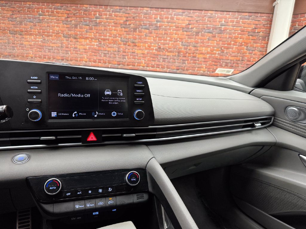Used 2025 Hyundai Elantra Sport FWD image 16