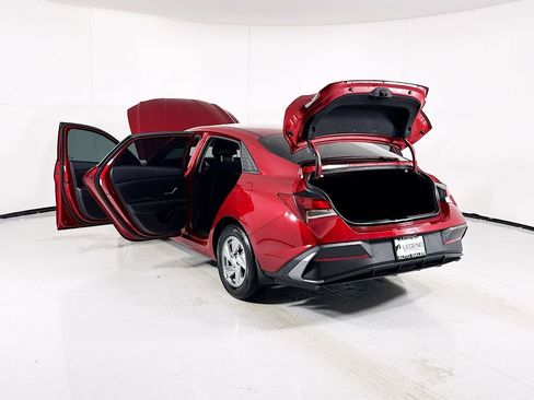 Used 2024 Hyundai Elantra SE image 23