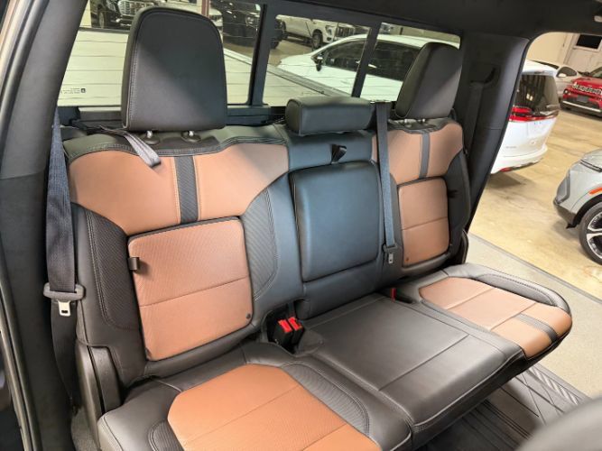 Used 2022 Chevrolet Silverado 3500 High Country AWD/4WD image 35